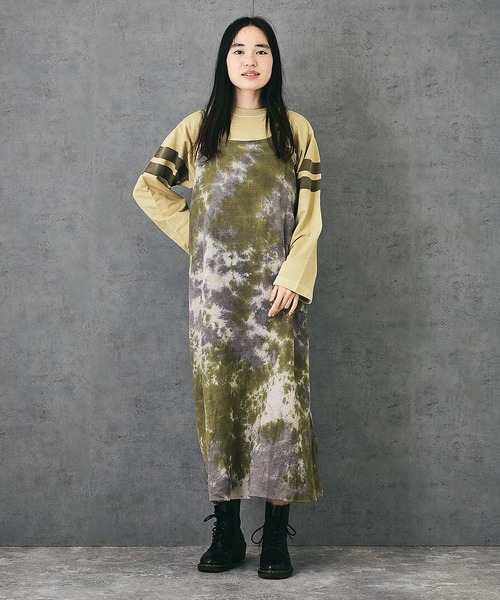 TOBILA（トビラ）の「綿ドビー タイダイ柄 キャミワンピ―ス（ワンピース・レディース・ネイビー/イエロー/オレンジ・M）」の4枚目の写真