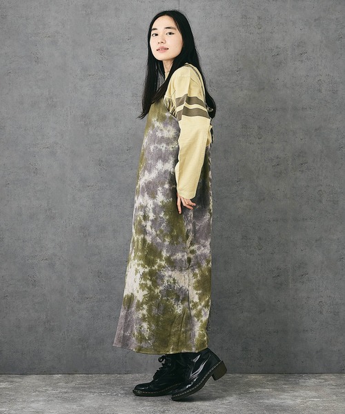 TOBILA（トビラ）の「綿ドビー タイダイ柄 キャミワンピ―ス（ワンピース・レディース・ネイビー/イエロー/オレンジ・M）」の5枚目の写真