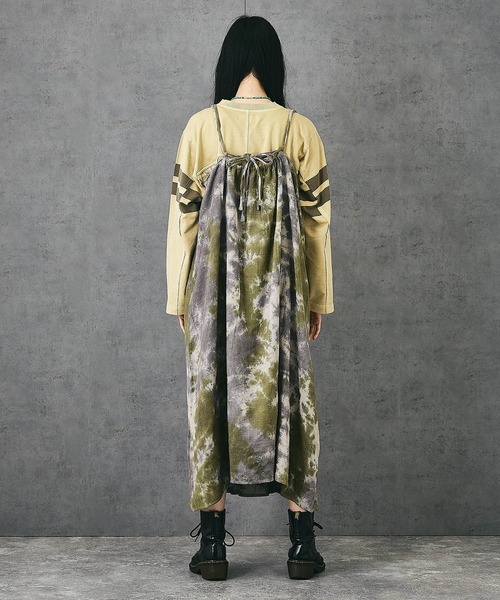 TOBILA（トビラ）の「綿ドビー タイダイ柄 キャミワンピ―ス（ワンピース・レディース・ネイビー/イエロー/オレンジ・M）」の6枚目の写真