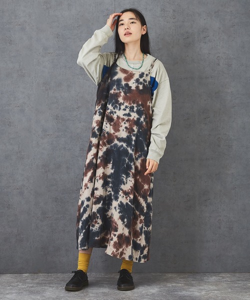 TOBILA（トビラ）の「綿ドビー タイダイ柄 キャミワンピ―ス（ワンピース・レディース・ネイビー/イエロー/オレンジ・M）」の9枚目の写真