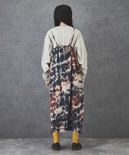 TOBILA（トビラ）の「綿ドビー タイダイ柄 キャミワンピ―ス（ワンピース・レディース・ネイビー/イエロー/オレンジ・M）」の11枚目の写真