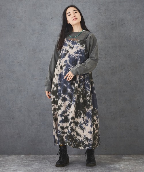 TOBILA（トビラ）の「綿ドビー タイダイ柄 キャミワンピ―ス（ワンピース・レディース・ネイビー/イエロー/オレンジ・M）」の12枚目の写真