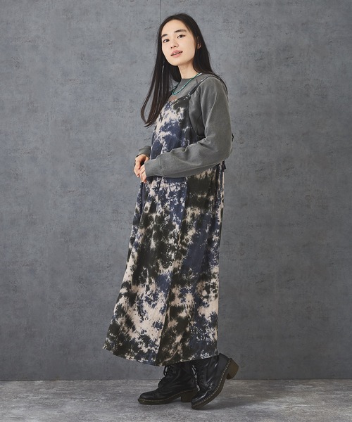 TOBILA（トビラ）の「綿ドビー タイダイ柄 キャミワンピ―ス（ワンピース・レディース・ネイビー/イエロー/オレンジ・M）」の13枚目の写真