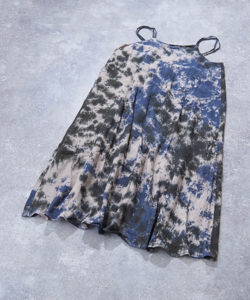 TOBILA（トビラ）の「綿ドビー タイダイ柄 キャミワンピ―ス（ワンピース・レディース・ネイビー/イエロー/オレンジ・M）」の15枚目の写真