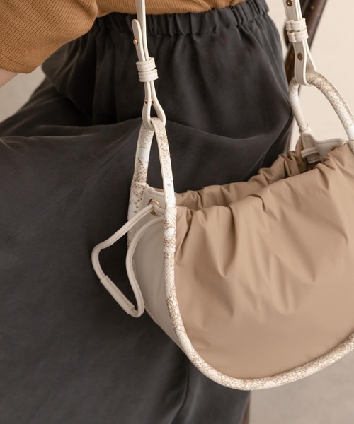 RODE SKO(ロデスコ)の「MARTJE ナイロンコンビミニショルダー(ショルダーバッグ・レディース・ブラック/ベージュ/アイボリー・ONE)」の5枚目の写真