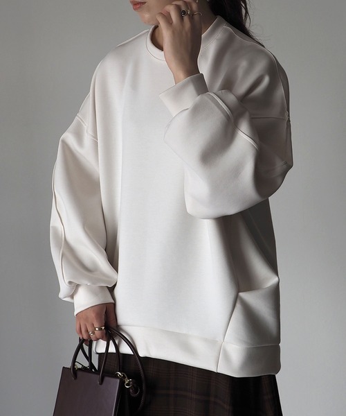 Riberry（リベリー）の「ダンボールニットタックラウンドプルオーバー（スウェット・レディース・ブラック/オフホワイト/ピンクベージュ・MEDIUM）」の2枚目の写真