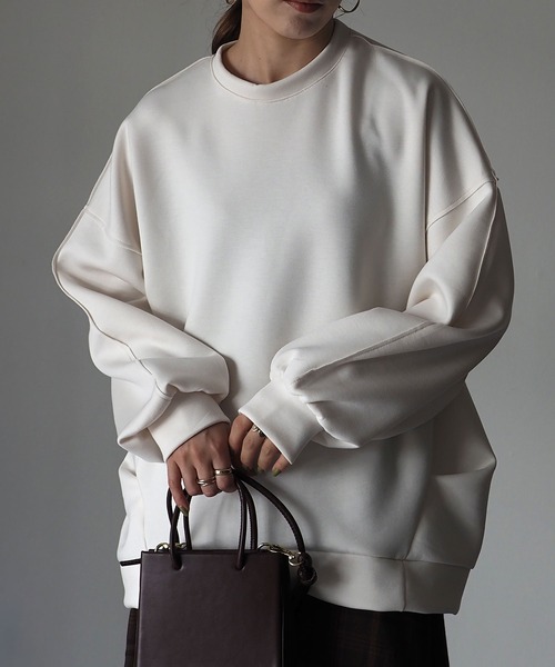 Riberry（リベリー）の「ダンボールニットタックラウンドプルオーバー（スウェット・レディース・ブラック/オフホワイト/ピンクベージュ・MEDIUM）」の6枚目の写真