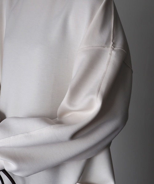 Riberry（リベリー）の「ダンボールニットタックラウンドプルオーバー（スウェット・レディース・ブラック/オフホワイト/ピンクベージュ・MEDIUM）」の11枚目の写真