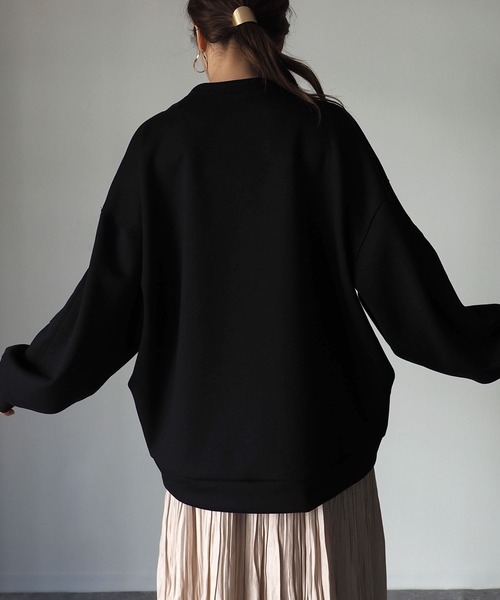 Riberry（リベリー）の「ダンボールニットタックラウンドプルオーバー（スウェット・レディース・ブラック/オフホワイト/ピンクベージュ・MEDIUM）」の7枚目の写真