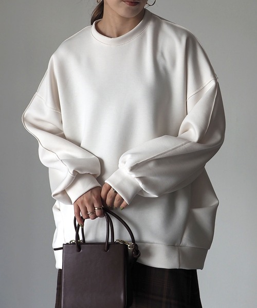 Riberry（リベリー）の「ダンボールニットタックラウンドプルオーバー（スウェット・レディース・ブラック/オフホワイト/ピンクベージュ・MEDIUM）」の5枚目の写真