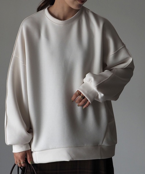 Riberry（リベリー）の「ダンボールニットタックラウンドプルオーバー（スウェット・レディース・ブラック/オフホワイト/ピンクベージュ・MEDIUM）」の4枚目の写真