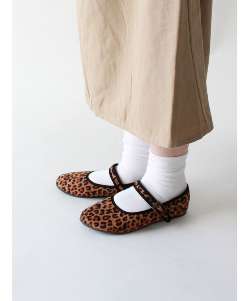 ehka sopo(エヘカソポ)の「ベロアパイピングシューズ(その他シューズ・レディース・ブラック/ベージュ/キャメル・MEDIUM/LARGE)」の1枚目の写真