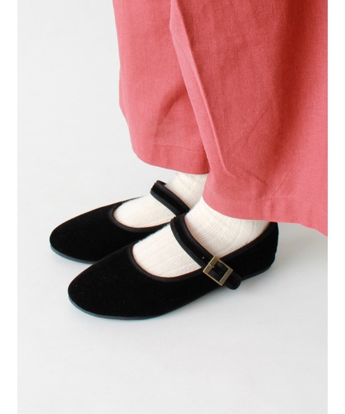 ehka sopo(エヘカソポ)の「ベロアパイピングシューズ(その他シューズ・レディース・ブラック/ベージュ/キャメル・MEDIUM/LARGE)」の2枚目の写真