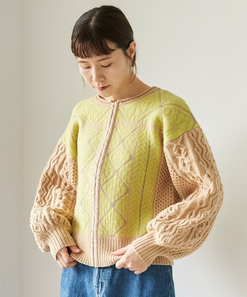 cardo fabrica(カルドファブリカ)の「ラムナイロンジャカードニット 前後2wayクルーカーディガン(カーディガン/ボレロ・レディース・ホワイト/ベージュ・FREE)」の2枚目の写真