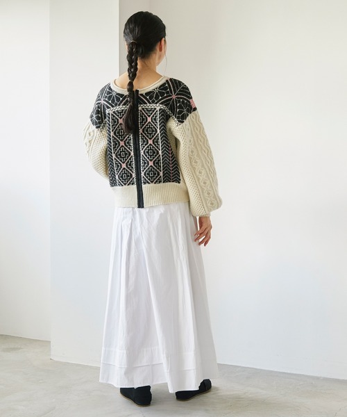 cardo fabrica(カルドファブリカ)の「ラムナイロンジャカードニット 前後2wayクルーカーディガン(カーディガン/ボレロ・レディース・ホワイト/ベージュ・FREE)」の8枚目の写真