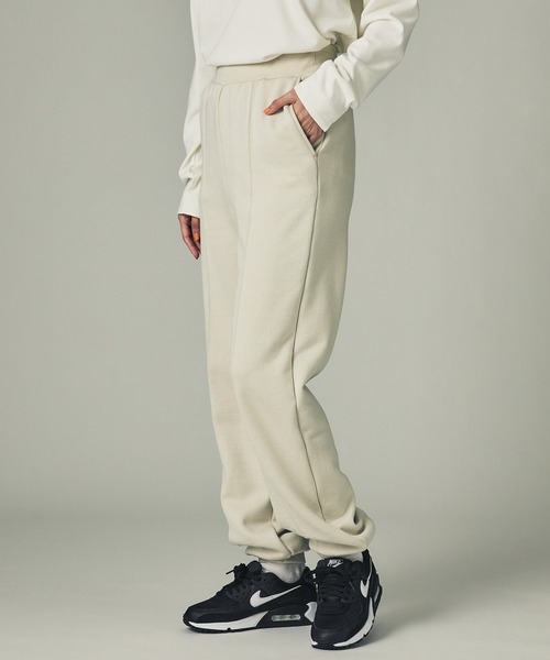 CITY TOKYO（シティトウキョウ）の「吊り裏毛プレミアムスウェットジョガーパンツ（スウェットパンツ・レディース・ベージュ/オフホワイト/ライトブルーグレー・1/2）」の7枚目の写真