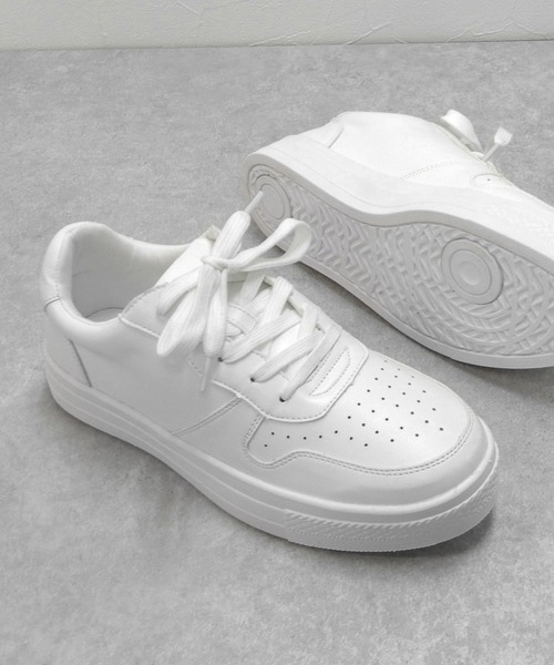 minia(ミニア)の「フェイクレザースニーカー ◇(スニーカー・レディース・ホワイト/ベージュ/ブラック・LL/M/L/S)」の2枚目の写真