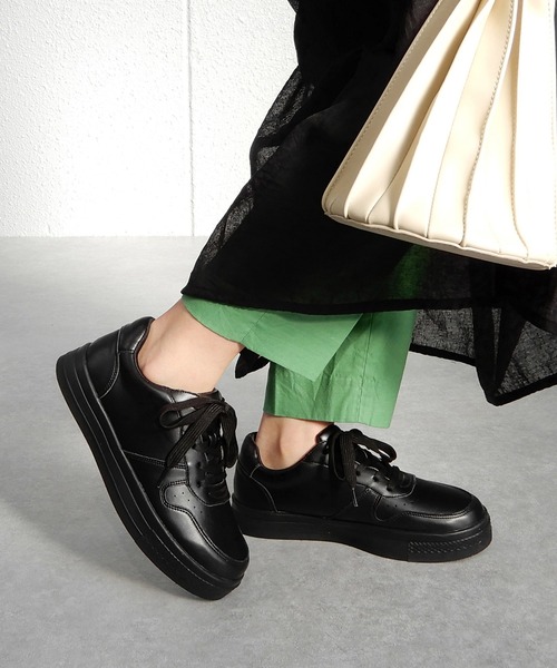 minia(ミニア)の「フェイクレザースニーカー ◇(スニーカー・レディース・ホワイト/ベージュ/ブラック・LL/M/L/S)」の10枚目の写真