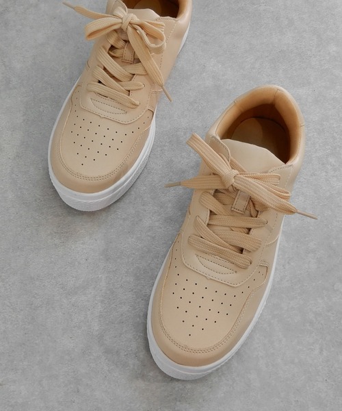 minia(ミニア)の「フェイクレザースニーカー ◇(スニーカー・レディース・ホワイト/ベージュ/ブラック・LL/M/L/S)」の16枚目の写真