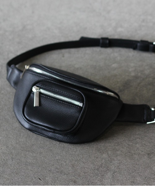 y/m by れぽすけ(イムバイレポスケ)の「ミニマルボディBAG(ボディバッグ/ウエストポーチ・メンズ・ブラック・FREE)」の1枚目の写真