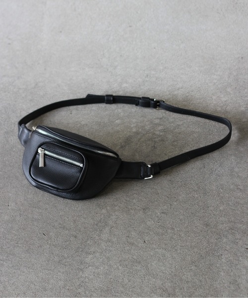 y/m by れぽすけ(イムバイレポスケ)の「ミニマルボディBAG(ボディバッグ/ウエストポーチ・メンズ・ブラック・FREE)」の4枚目の写真