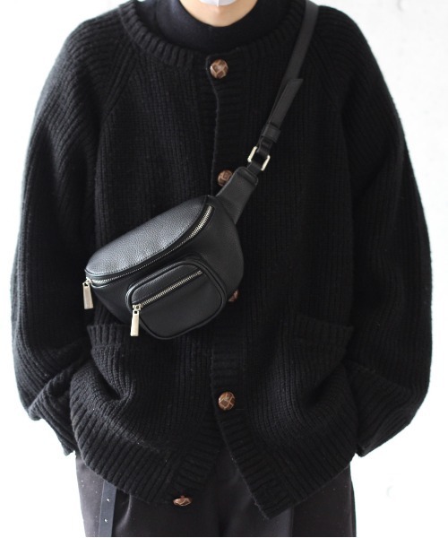 y/m by れぽすけ(イムバイレポスケ)の「ミニマルボディBAG(ボディバッグ/ウエストポーチ・メンズ・ブラック・FREE)」の9枚目の写真