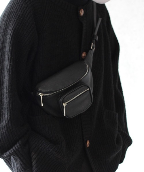 y/m by れぽすけ(イムバイレポスケ)の「ミニマルボディBAG(ボディバッグ/ウエストポーチ・メンズ・ブラック・FREE)」の3枚目の写真
