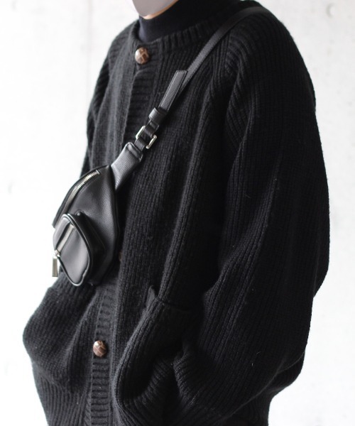 y/m by れぽすけ(イムバイレポスケ)の「ミニマルボディBAG(ボディバッグ/ウエストポーチ・メンズ・ブラック・FREE)」の6枚目の写真