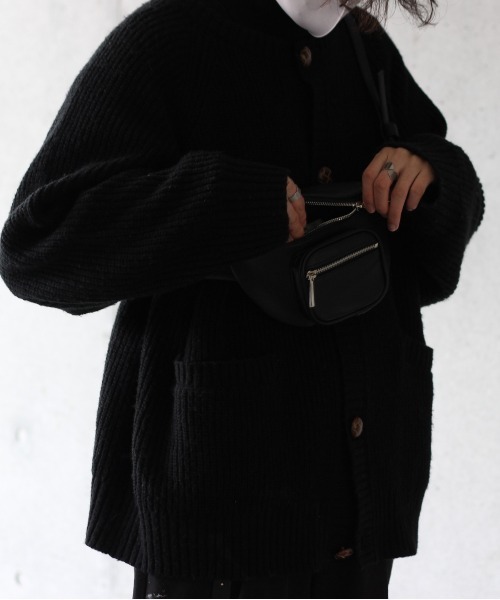 y/m by れぽすけ(イムバイレポスケ)の「ミニマルボディBAG(ボディバッグ/ウエストポーチ・メンズ・ブラック・FREE)」の8枚目の写真