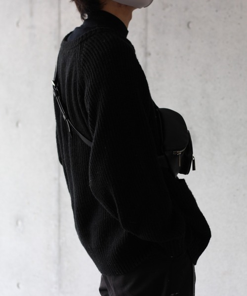 y/m by れぽすけ(イムバイレポスケ)の「ミニマルボディBAG(ボディバッグ/ウエストポーチ・メンズ・ブラック・FREE)」の2枚目の写真