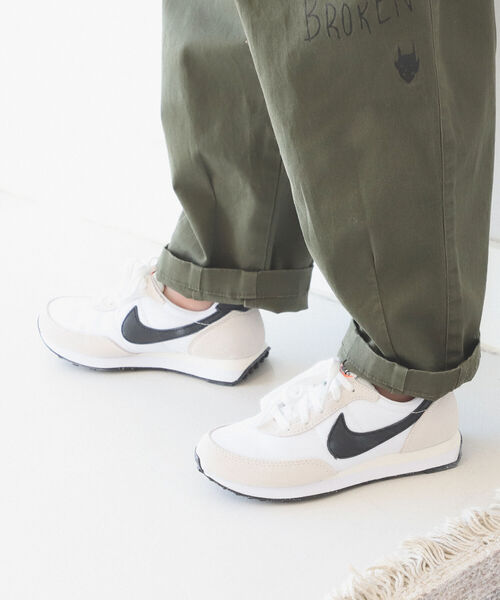 NIKE(ナイキ)の「NIKE / ナイキ ワッフル トレーナー(17~20cm)(その他シューズ・キッズ・ホワイト・18/17/19/20)」の1枚目の写真