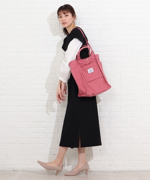 SHOO・LA・RUE（シューラルー）の「◆パイピングアウトポケットトート（トートバッグ・レディース・ライトベージュ/ピンク系/ブルー・00）」の14枚目の写真