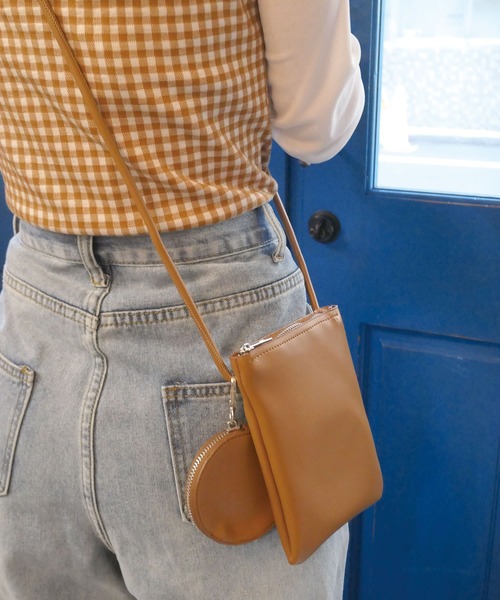 CORNERS（コーナーズ）の「フェイクレザーミニショルダーバッグ（ショルダーバッグ・レディース・ホワイト/ライトブルー/ブラック/ブラウン/ライトグリーン/ベージュ/マスタード/カーキ/アイボリー・FREE）」の4枚目の写真