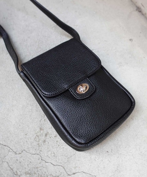 CORNERS（コーナーズ）の「フェイクレザーミニショルダーバッグ（ショルダーバッグ・レディース・ホワイト/ライトブルー/ブラック/ブラウン/ライトグリーン/ベージュ/マスタード/カーキ/アイボリー・FREE）」の21枚目の写真