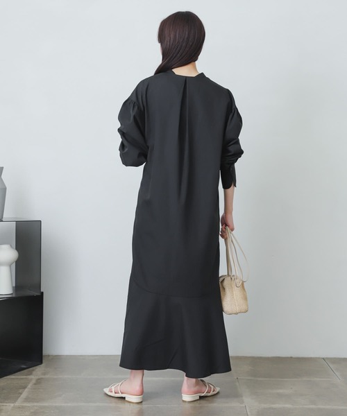 SENSE OF PLACE by URBAN RESEARCH(センスオブプレイスバイアーバンリサーチ)の「ボリュームスリーブマーメイドワンピース(シャツワンピース・レディース・ブラック/オフホワイト・ONE)」の5枚目の写真