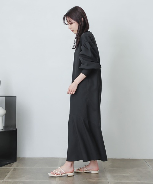 SENSE OF PLACE by URBAN RESEARCH(センスオブプレイスバイアーバンリサーチ)の「ボリュームスリーブマーメイドワンピース(シャツワンピース・レディース・ブラック/オフホワイト・ONE)」の6枚目の写真