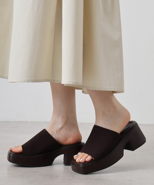 LibertyDoll(リバティードール)の「LibertyDoll パルキーヒール厚底スクエアサンダル(サンダル・レディース・ブラック/アイボリー/グレイッシュベージュ/ホワイト/ダークブラウン/ブラウン系その他/ブラック系その他2/ホワイト系その他/ホワイト系その他2/ブラック系その他/シルバー系その他/ブラック系その他3・LL/L/M/S)」の20枚目の写真