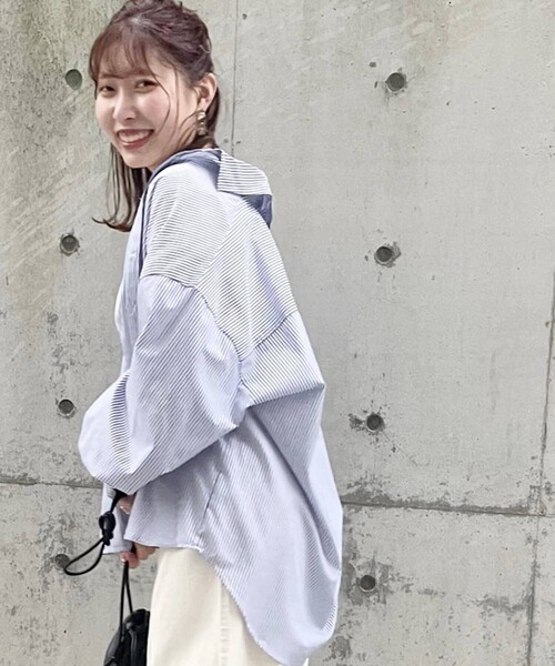 Cutie Blonde(キューティーブロンド)の「◆細ラインのストライプBIGシャツ(シャツ/ブラウス・レディース・グリーン系その他4/ライトグレー系2/ネイビー系2/ピンク系・00)」の17枚目の写真