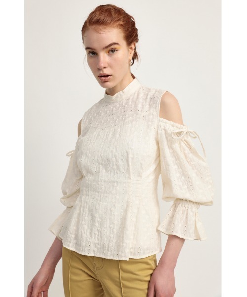SLY(スライ)の「OPEN SHOULDER LACE STAND TOPS オープンショルダー レース スタンド トップス(シャツ/ブラウス・レディース・ホワイト/イエロー/ブラック・FREE)」の1枚目の写真