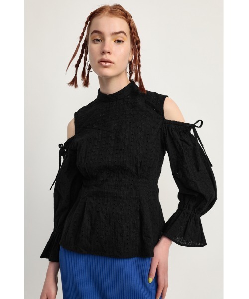 SLY(スライ)の「OPEN SHOULDER LACE STAND TOPS オープンショルダー レース スタンド トップス(シャツ/ブラウス・レディース・ホワイト/イエロー/ブラック・FREE)」の2枚目の写真