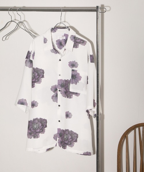 NILWAY（ニルウェイ）の「レトロ総柄トロミジョーゼット半袖オーバーサイズバケーションシャツ（シャツ/ブラウス・メンズ・ゼブラ/ホワイト系/ホワイト系1/ブラック系/ブラック系1/ブラック系2/ブラック系3/ブラック系4/ブラウン系/ブラウン系1/ベージュ系/ベージュ系1/グリーン系/グリーン系2/グレー系/ホワイト系2/グレー系1/ネイビー系/ブラウン系2/グリーン系1・LARGE/MEDIUM）」の2枚目の写真