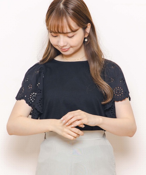 flower(フラワー)の「バタフライティーズ(Tシャツ/カットソー・レディース・ホワイト/ブラック・FREE)」の1枚目の写真