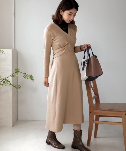 Bou Jeloud（ブージュルード）の「カシュクールニットワンピース（ワンピース・レディース・ブラック/ベージュ・FREE）」の2枚目の写真