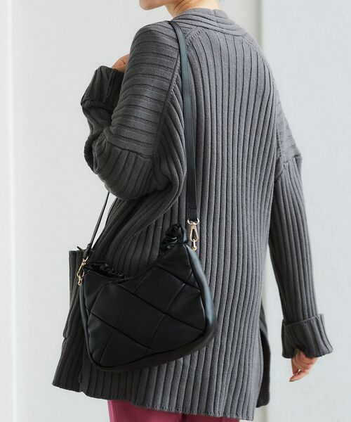 le.coeur blanc（ルクールブラン）の「シャーリングハンドルショルダー（ショルダーバッグ・レディース・グリーン/アイボリー/ブラック・FREE）」の6枚目の写真