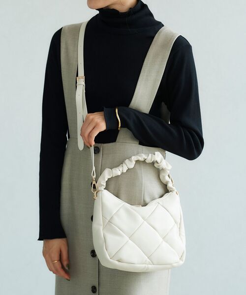 le.coeur blanc（ルクールブラン）の「シャーリングハンドルショルダー（ショルダーバッグ・レディース・グリーン/アイボリー/ブラック・FREE）」の10枚目の写真