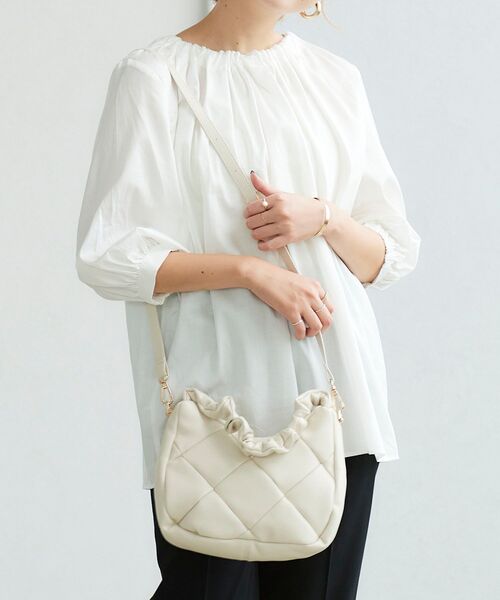 le.coeur blanc（ルクールブラン）の「シャーリングハンドルショルダー（ショルダーバッグ・レディース・グリーン/アイボリー/ブラック・FREE）」の12枚目の写真