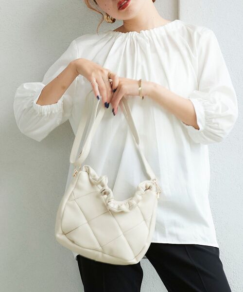 le.coeur blanc（ルクールブラン）の「シャーリングハンドルショルダー（ショルダーバッグ・レディース・グリーン/アイボリー/ブラック・FREE）」の13枚目の写真