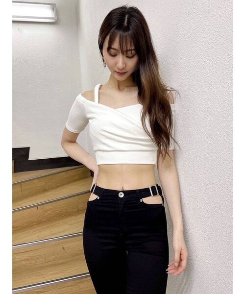 GYDA(ジェイダ)の「ハーフスリーブ2WAYカシュクールデザイントップス(Tシャツ/カットソー・レディース・ダークオリーブ/ブラック/オフホワイト/グリーン・FREE)」の2枚目の写真