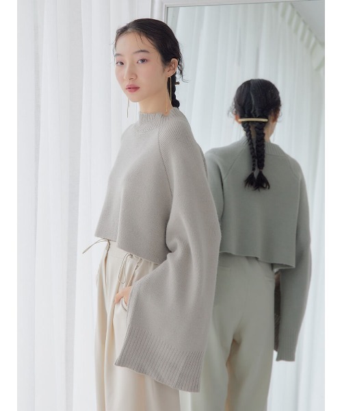 Ayla（アイラ）の「sleeve zip slit knit（ニット/セーター・レディース・ブラック/グレイッシュベージュ・FREE）」の2枚目の写真
