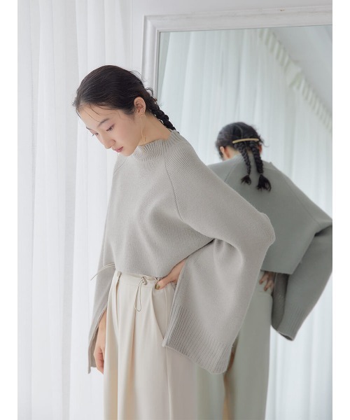 Ayla（アイラ）の「sleeve zip slit knit（ニット/セーター・レディース・ブラック/グレイッシュベージュ・FREE）」の3枚目の写真